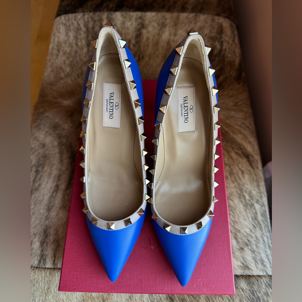 Valentino Garavani Rockstud Pointed Toe Pumps Acid Blu